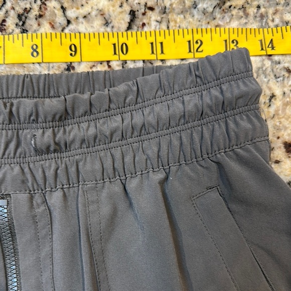 Athleta Expedition Skort Athleisure Zip Front Built In Shorts Olive Women’s 6 - Picture 4 of 9